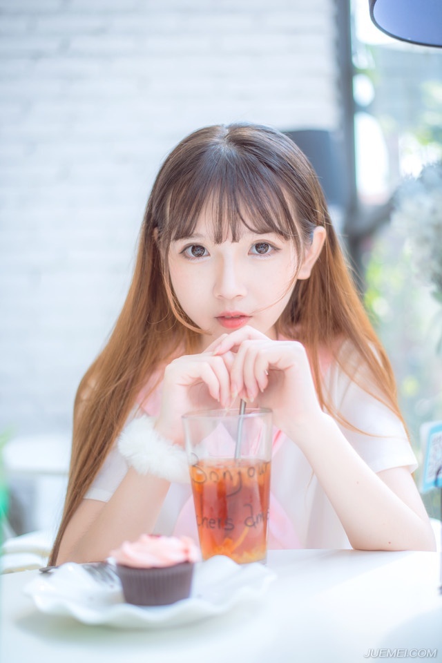 “都督死了，我比你们更心痛，都督不但对我有知遇之恩，吕蒙这条命，更是都督救的，我比你们任何人，都更想为都督报仇！”吕蒙深吸了一口气，看向众人，朗声道：“但国有国法，家有家规，出兵是大事，你们说了不算，我吕蒙说了也不算，这件事情，只有主公能够决定，我会将大家的意愿告诉主公，至于是否报仇，如何报仇，那由主公来定夺，现在，我们要做的，是给都督下葬，让他能够入土为安！”